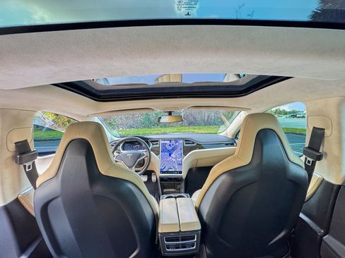Used 2014 Tesla Model S P85 image 22