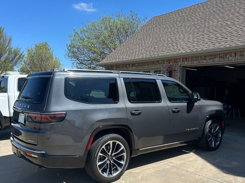 Used 2022 Jeep Wagoneer Series III w/ Premium Group I image 8