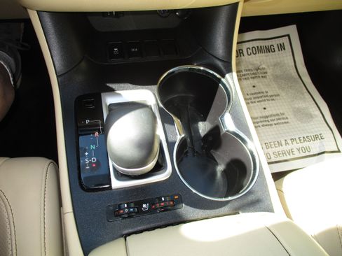 Used 2015 Toyota Highlander Limited FWD image 11