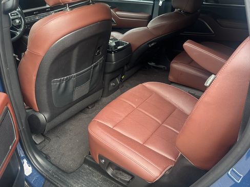 Used 2024 Kia Telluride EX w/ EX Captain's Chair Package FWD image 17