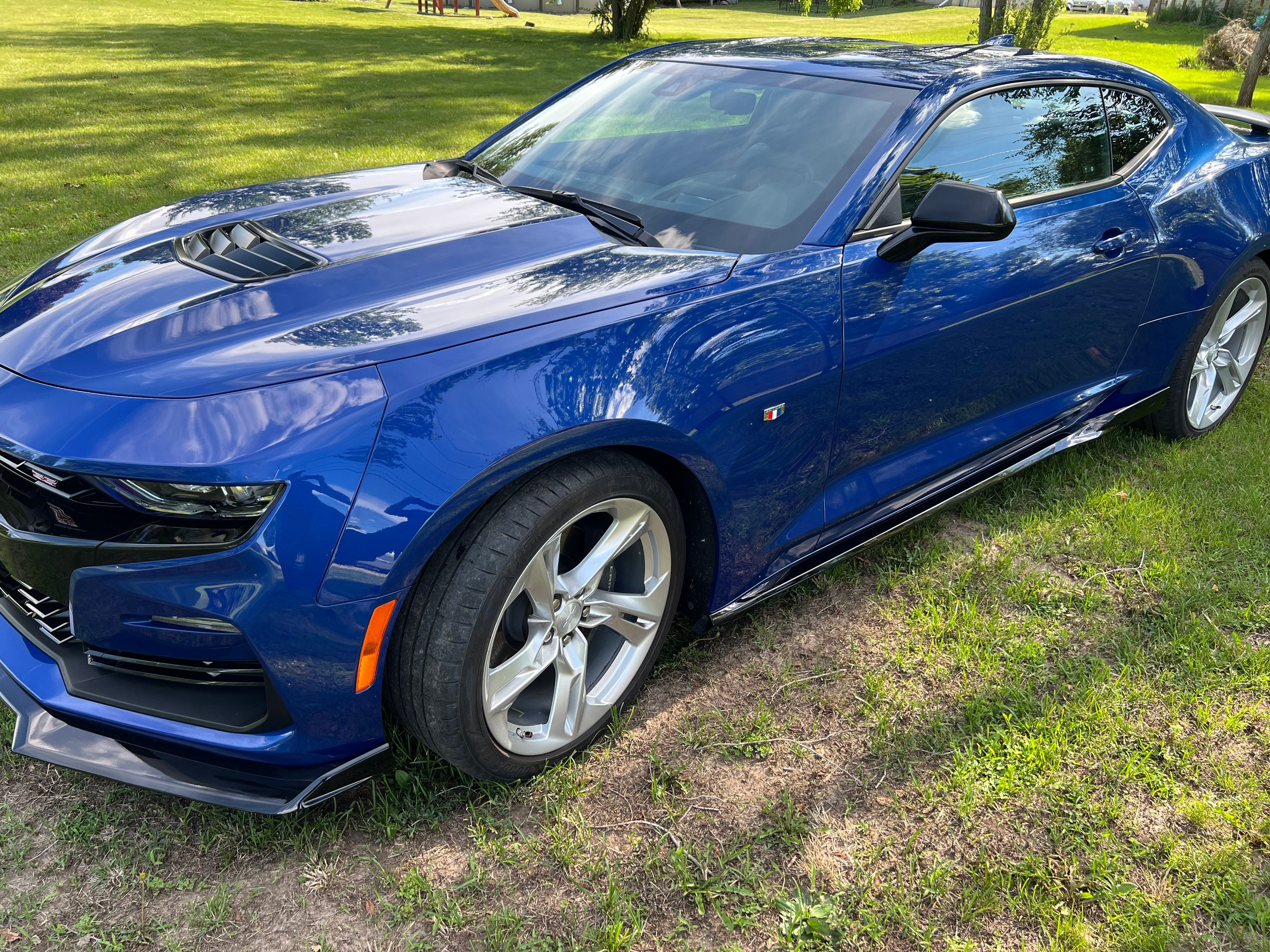 Used 2019 Chevrolet Camaro SS w/ Black Appearance Package RWD image 14