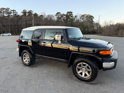 Used 2014 Toyota FJ Cruiser 4WD w/ Convenience Package image 6