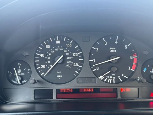 Used 2002 BMW 540i Sedan image 18