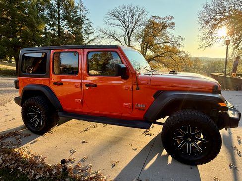 Used 2018 Jeep Wrangler Unlimited Sport image 16