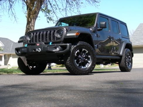 Used 2024 Jeep Wrangler Unlimited Rubicon 4xe w/ Capability Package AWD/4WD image 1