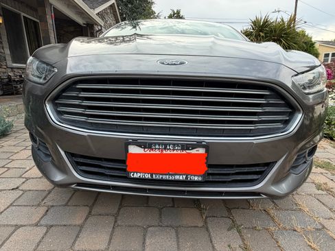 Used 2013 Ford Fusion SE FWD image 1