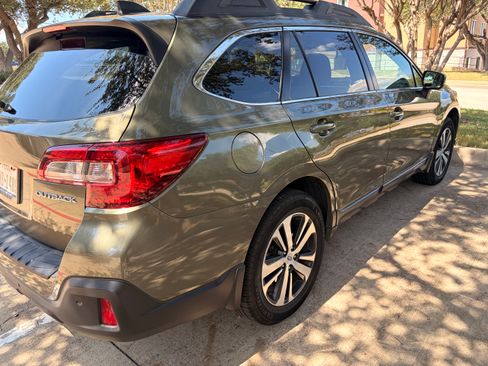 Used 2018 Subaru Outback 2.5i Limited AWD/4WD image 8