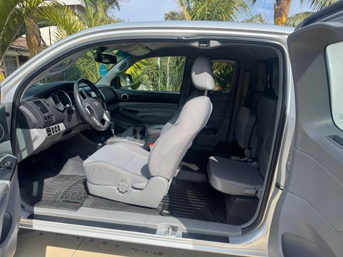 Used 2013 Toyota Tacoma 4x4 Access Cab V6 w/ TRD Off-Road Pkg image 11