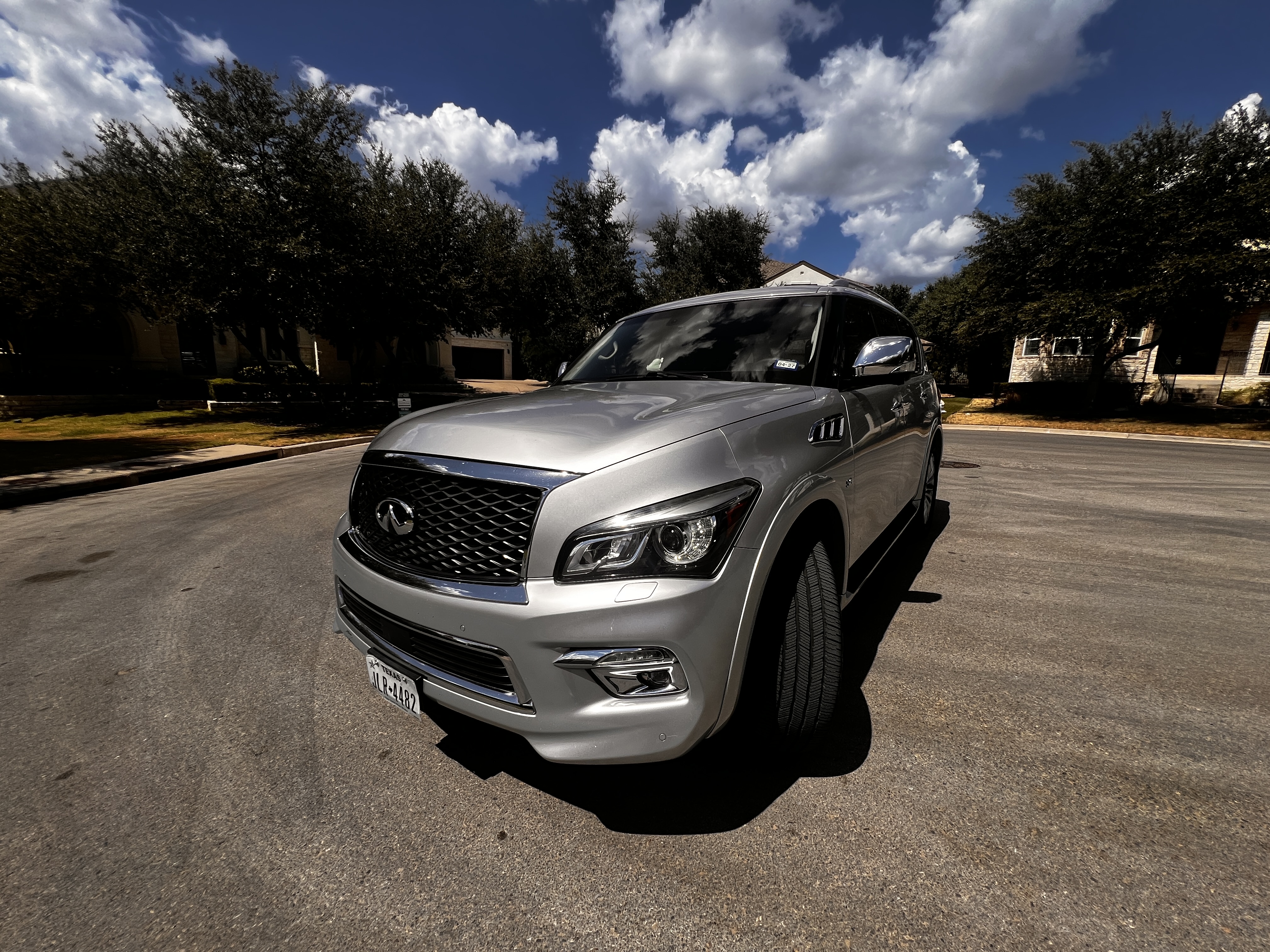 Used 2016 INFINITI QX80 2WD w/ Deluxe Technology Package image 2