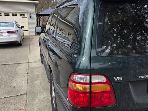 Used 2001 Toyota Land Cruiser image 2