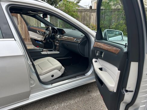 Used 2014 Mercedes-Benz E 350 4MATIC Wagon image 5