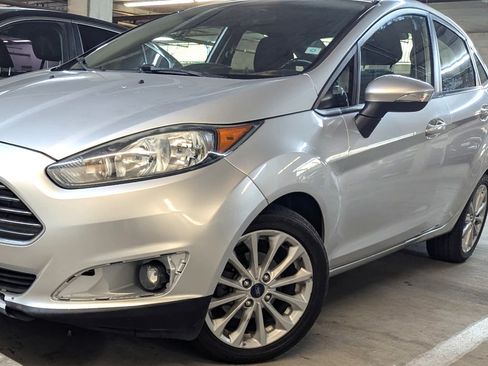 Used 2014 Ford Fiesta SE w/ Equipment Group 201A FWD image 1