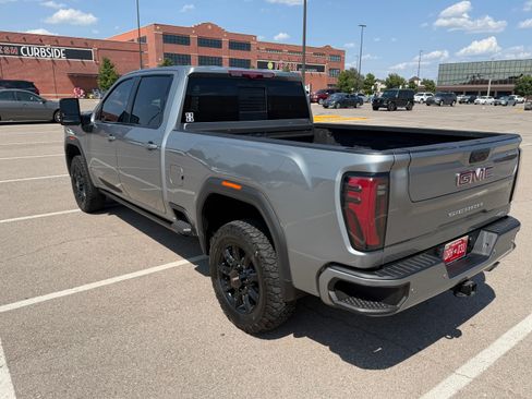 Used 2024 GMC Sierra 2500 AT4 w/ AT4 Premium Plus Package AWD/4WD image 5