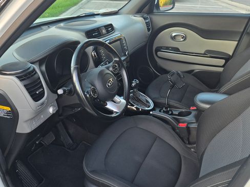 Used 2019 Kia Soul + w/ Audio Package image 8