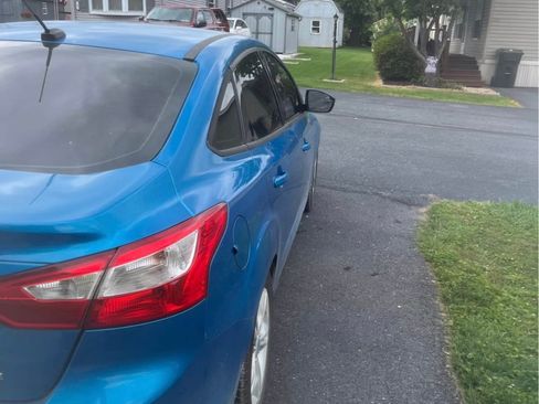 Used 2014 Ford Focus SE w/ SE Winter Package FWD image 1