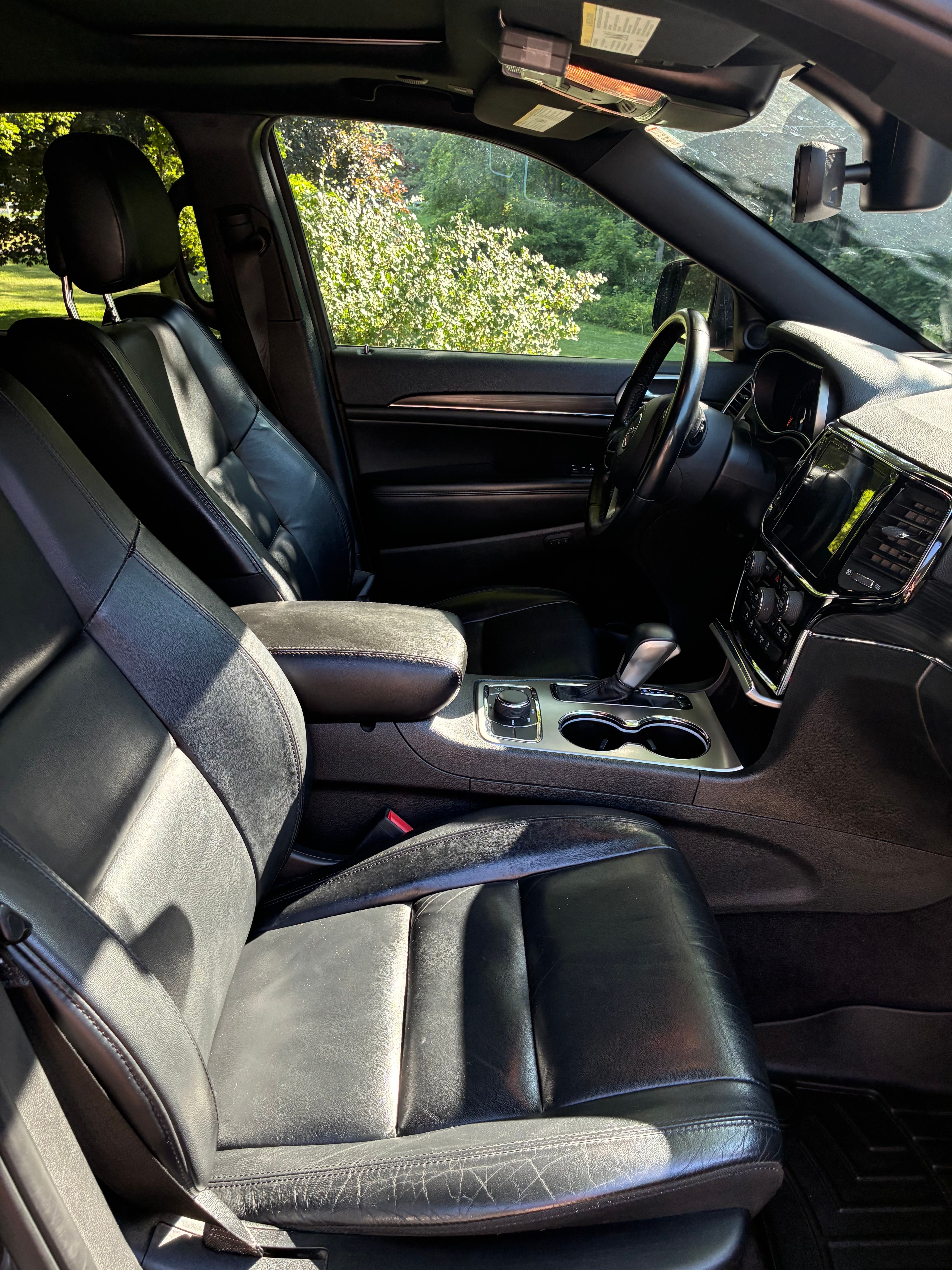 Used 2019 Jeep Grand Cherokee Limited AWD/4WD image 10