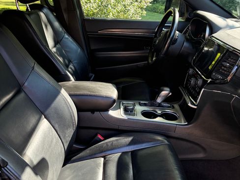 Used 2019 Jeep Grand Cherokee Limited AWD/4WD image 10