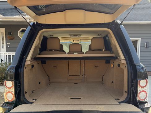 Used 2010 Land Rover Range Rover HSE image 6