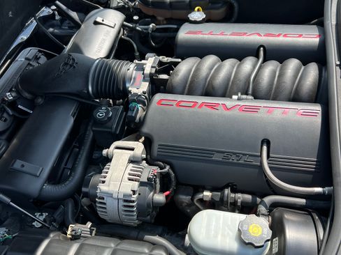 Used 2004 Chevrolet Corvette Convertible w/ Preferred Equipment Group image 12