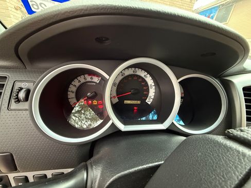 Used 2014 Toyota Tacoma PreRunner w/ SR5 Package image 10