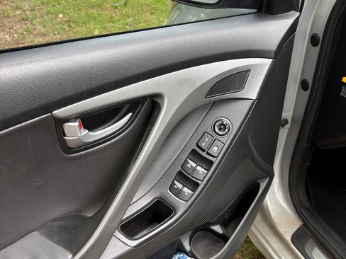 Used 2014 Hyundai Elantra Limited FWD image 10