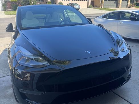 Used 2023 Tesla Model Y Long Range AWD/4WD image 2