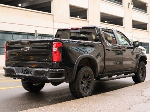 Used 2023 Chevrolet Silverado 1500 ZR2 w/ Technology Package image 6