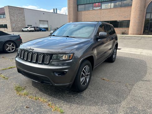 Used 2017 Jeep Grand Cherokee Altitude image 10