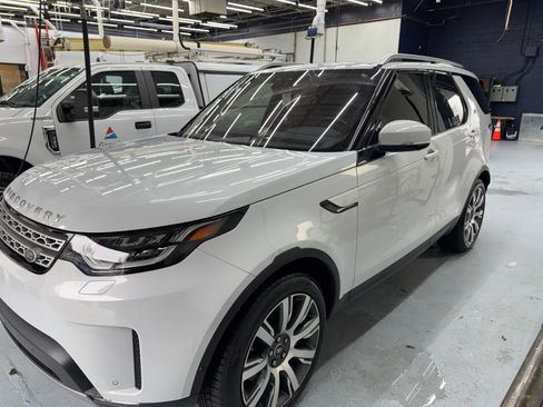 Used 2018 Land Rover Discovery HSE Luxury image 6