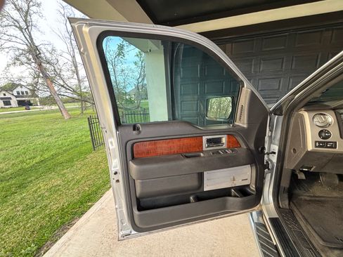 Used 2010 Ford F150 Lariat image 14