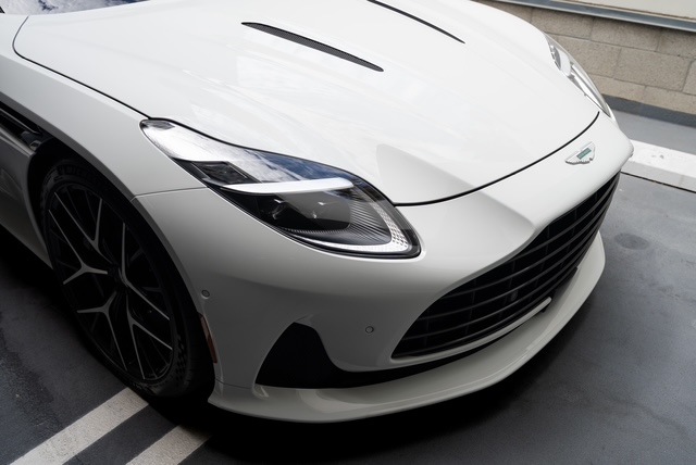 Used 2025 Aston Martin DB12 Convertible RWD image 10