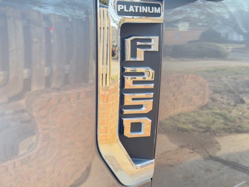 Used 2022 Ford F250 Platinum image 27