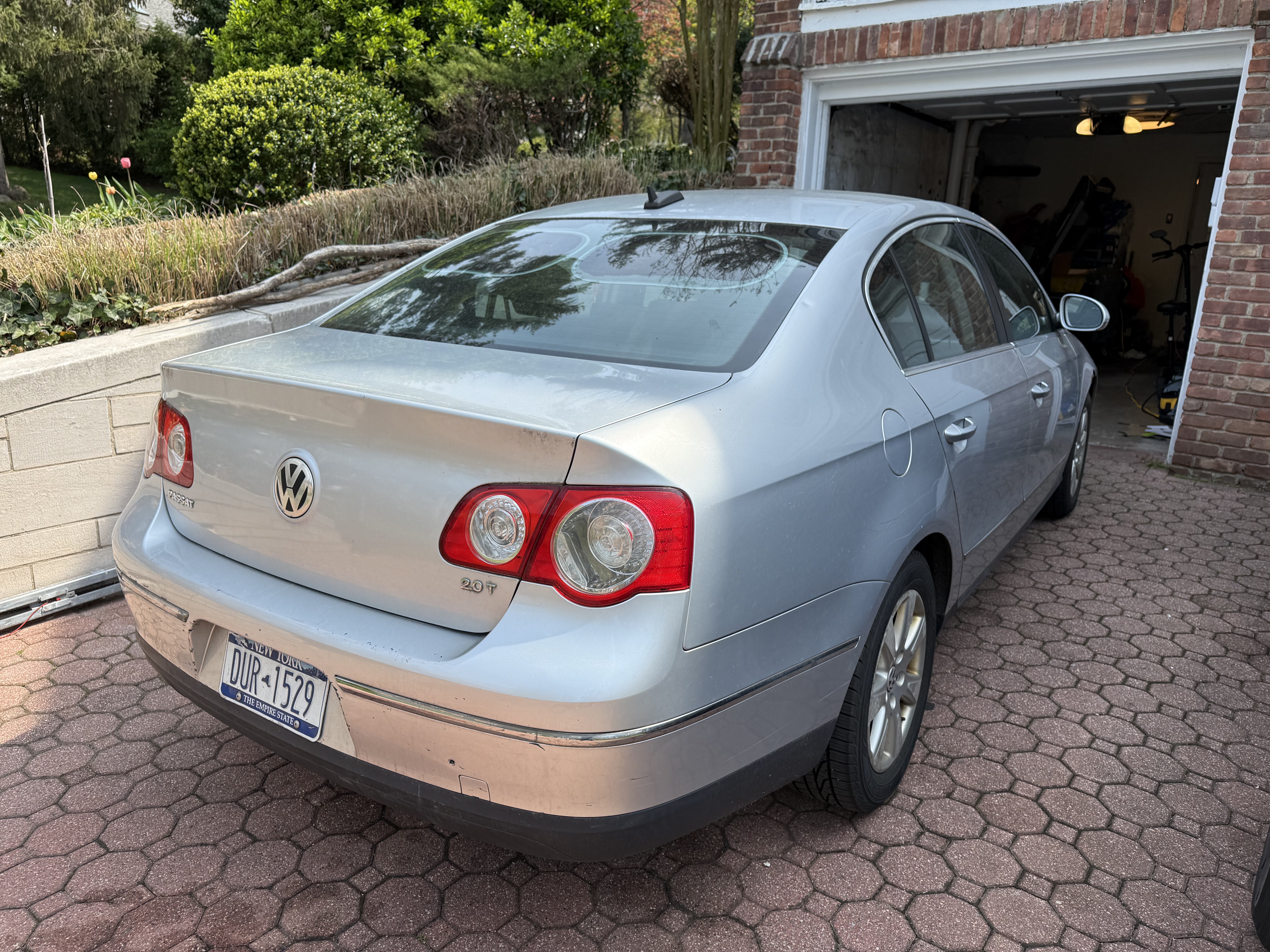 Used 2006 Volkswagen Passat Value Edition FWD image 2