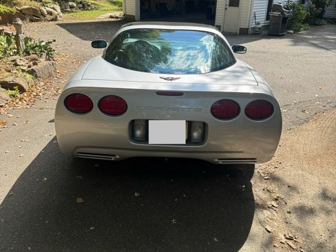 Used 1997 Chevrolet Corvette Coupe image 8