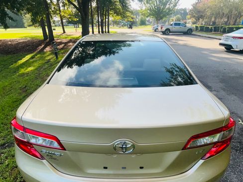 Used 2012 Toyota Camry LE FWD image 11