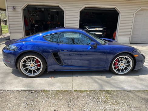 Used 2021 Porsche 718 Cayman GTS image 4