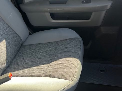 Used 2017 RAM 2500 SLT w/ Luxury Group image 23