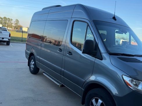 Used 2019 Mercedes-Benz Sprinter 2500 image 11