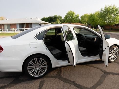 Used 2014 Volkswagen Passat 1.8T Sport image 10