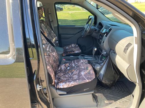 Used 2018 Nissan Frontier SV w/ Value Truck Package AWD/4WD image 6