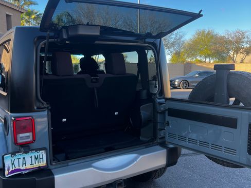 Used 2014 Jeep Wrangler Sahara image 10