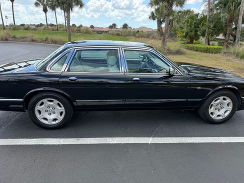 Used 2003 Jaguar XJ8 image 1