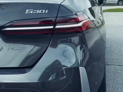 Used 2024 BMW 530i w/ Premium Package image 4