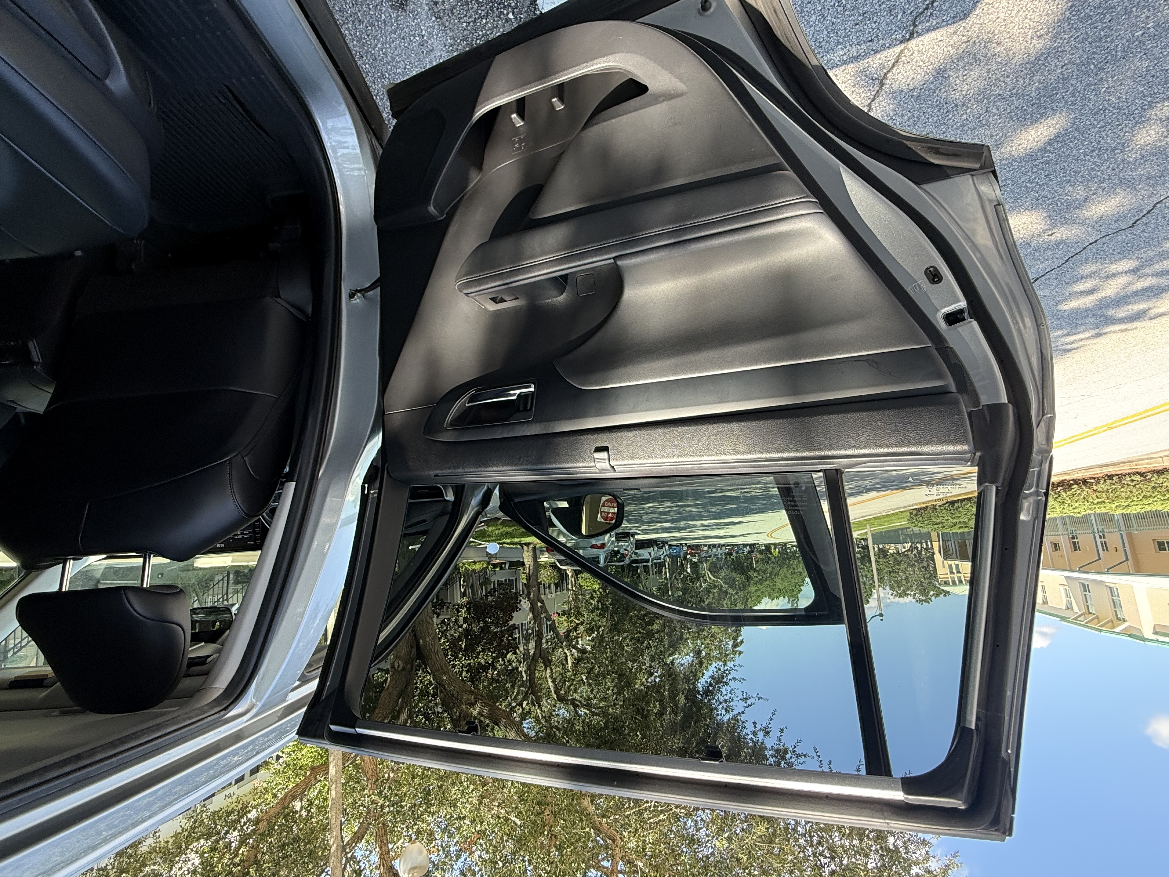 Used 2022 Toyota Highlander XLE FWD image 16