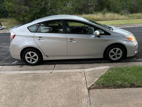 Used 2013 Toyota Prius One image 5