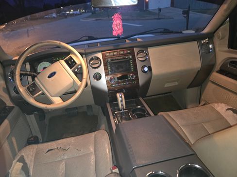 Used 2011 Ford Expedition XLT w/ 202A Rapid Spec Order Code image 8