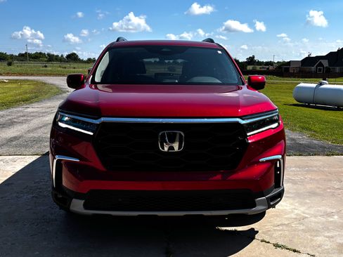 Used 2025 Honda Pilot Touring image 4