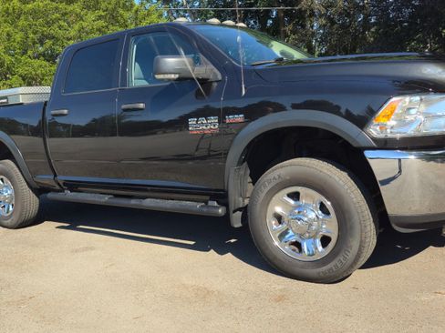 Used 2018 RAM 2500 Tradesman w/ Chrome Appearance Group AWD/4WD image 12