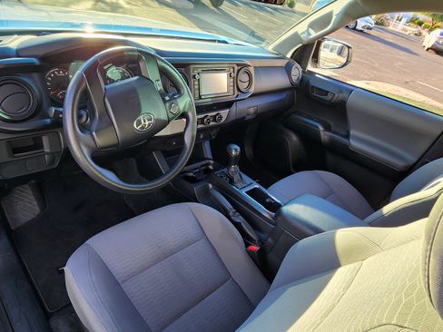 Used 2017 Toyota Tacoma 2WD Access Cab image 12