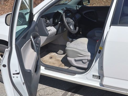 Used 2011 Toyota RAV4 4WD w/ Base L4 Extra Value Pkg image 17